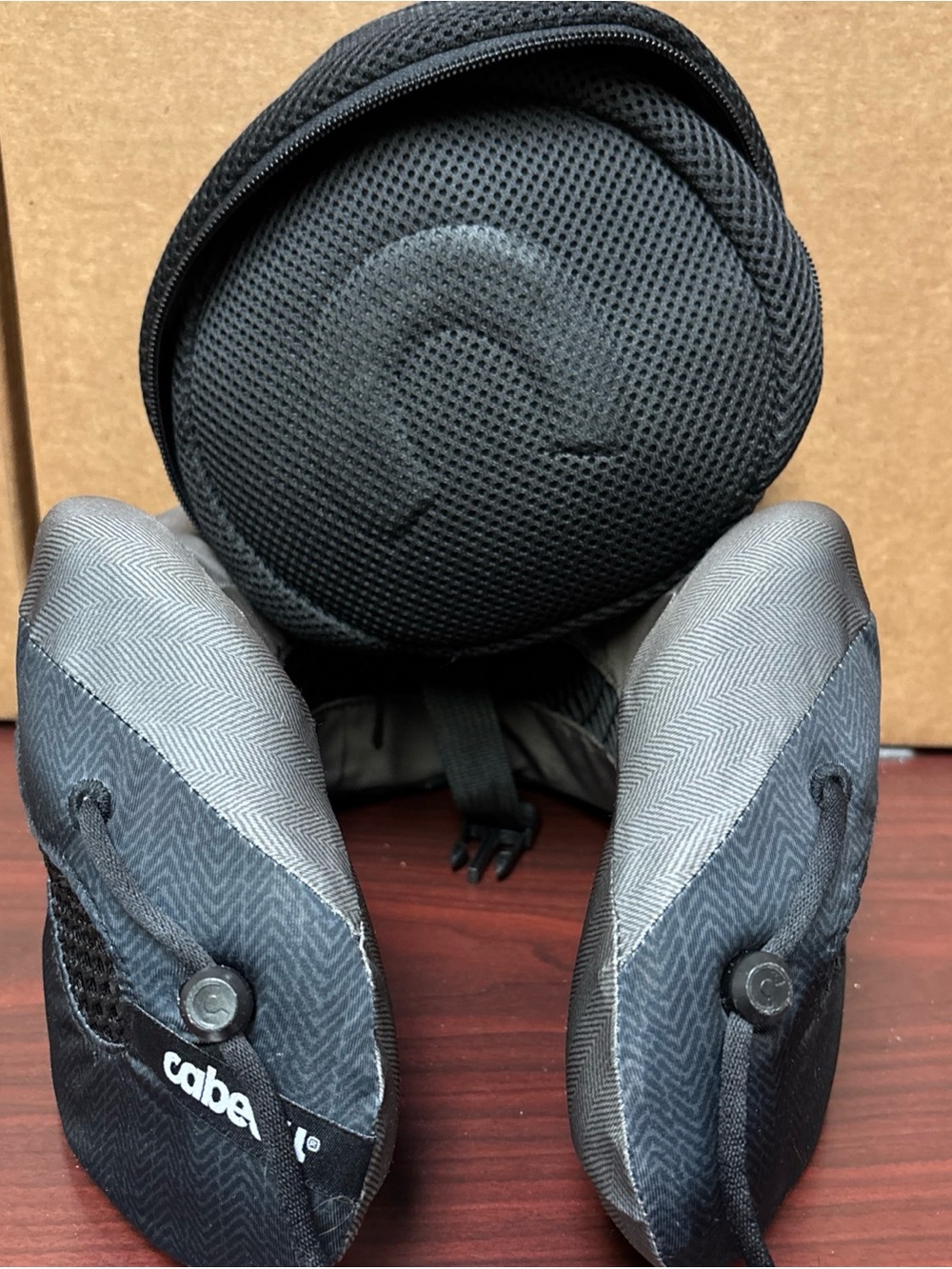 Cabeau Long Haul Flight Cooling Travel Neck Pillow Evolution Gray With Case